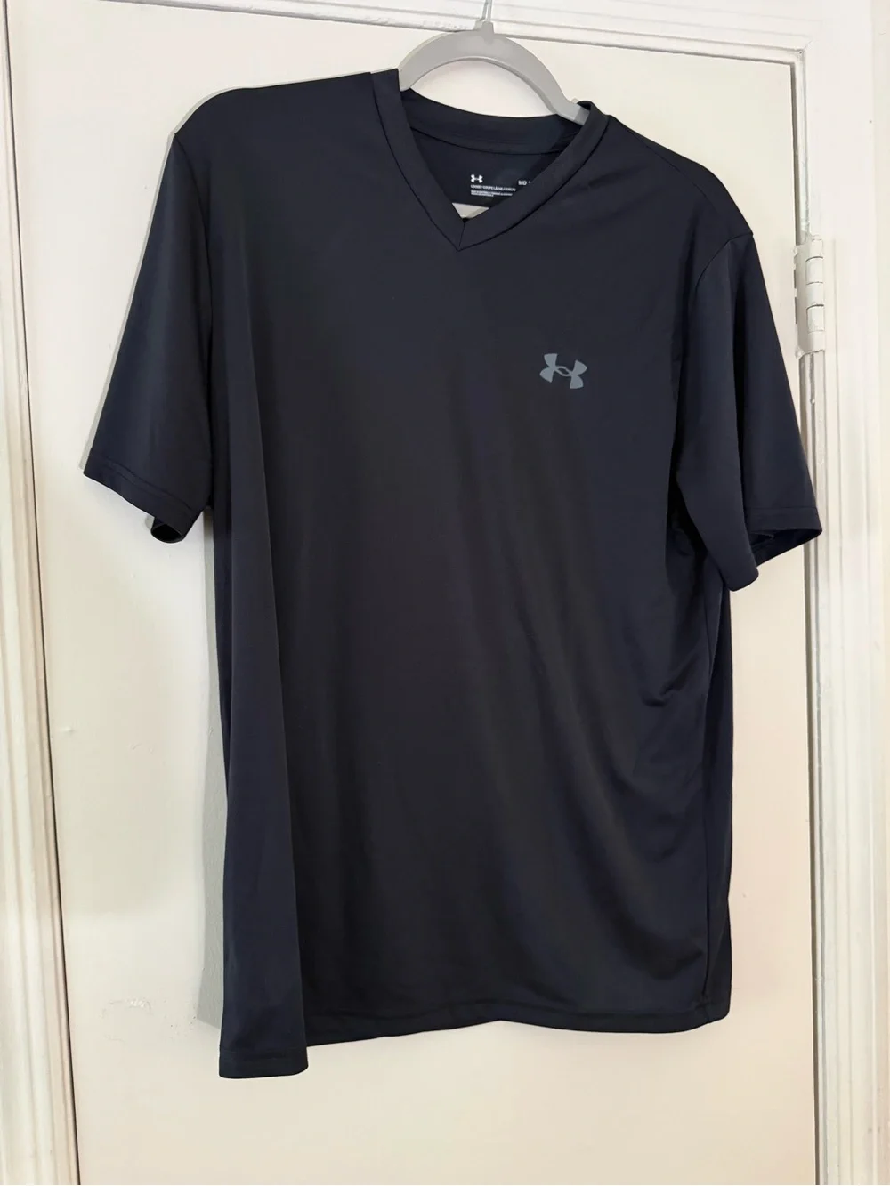 Under Armour Men’s Black V-Neck Performance Tee Size Medium